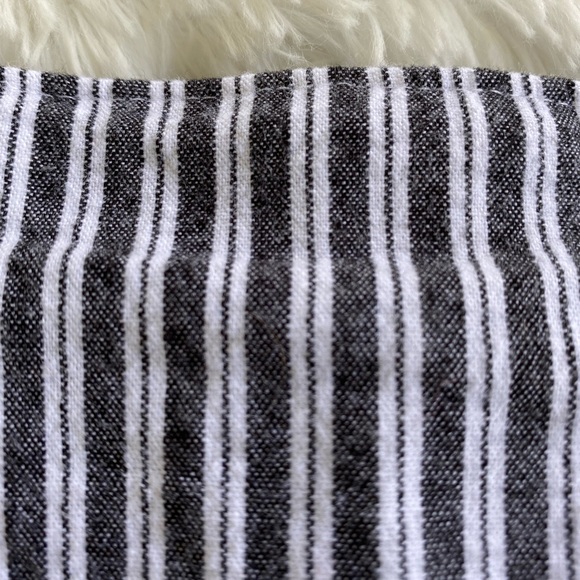 Hollister Ultra High Rise Mini Skirt black and white pinstripe with double slit - Picture 5 of 5